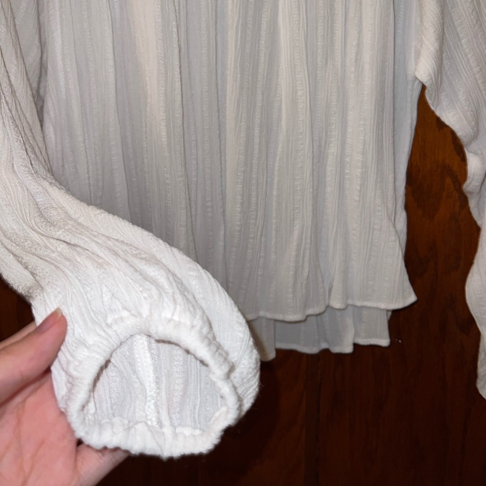 Universal Thread White Flowy Blouse - image 4